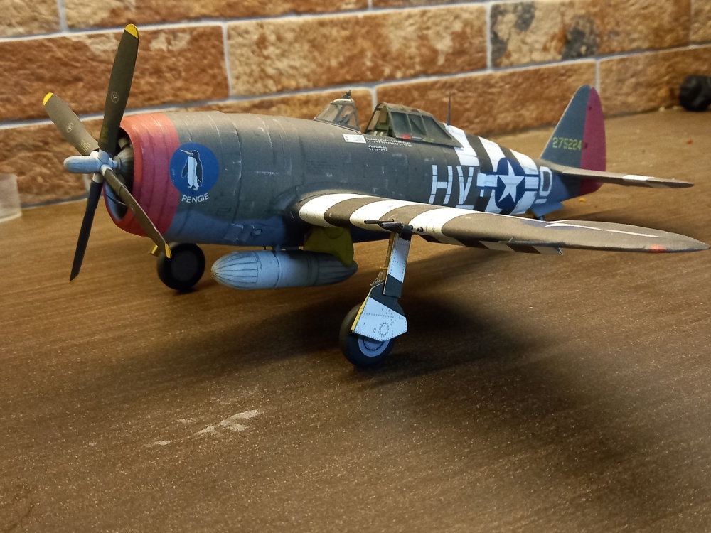 Supermarine Spitfire LF.IX (Plná velikost v novém okně) Supermarine Spitfire LF.IX