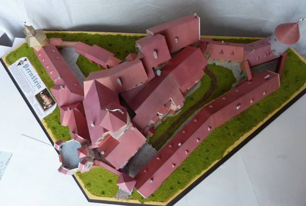 Hrad Perntejn (Plná velikost v novém okně) Hrad Perntejn