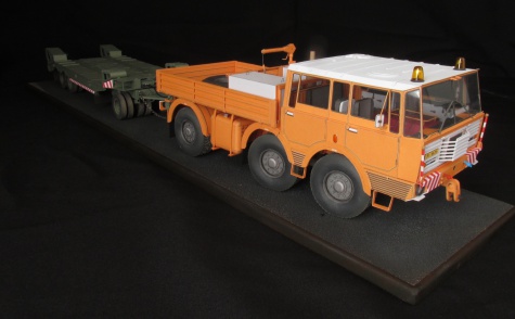 Tatra 813 6x6 TP + Transporta P-32 Tatra 813 6x6 TP + Transporta P-32