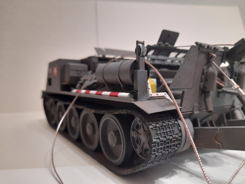 389579