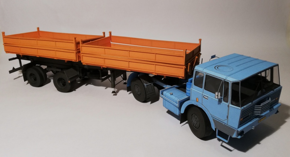 393025