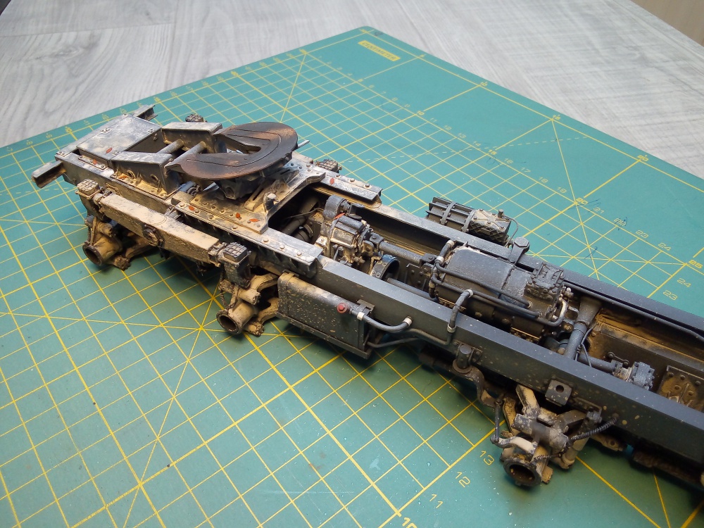422743