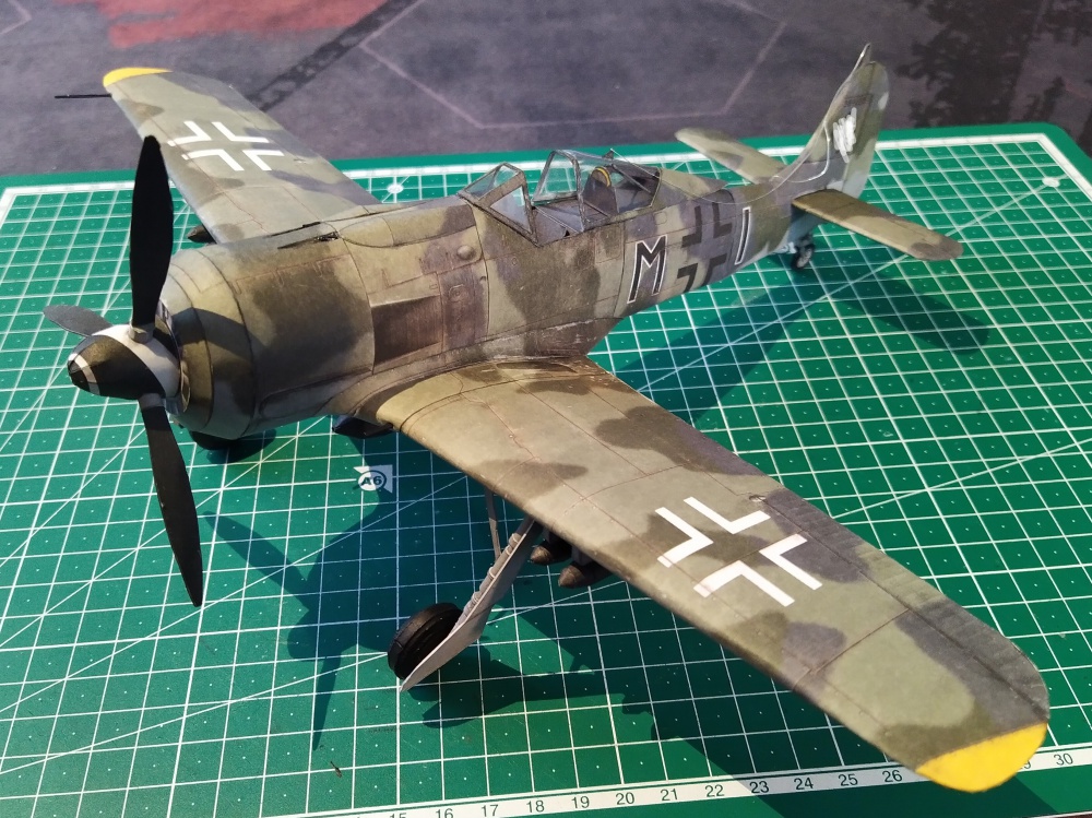 Focke-Wulf FW-190 F-8 (Plná velikost v novém okně) Focke-Wulf FW-190 F-8