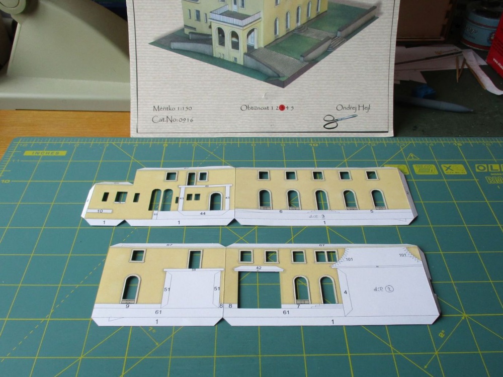 389161