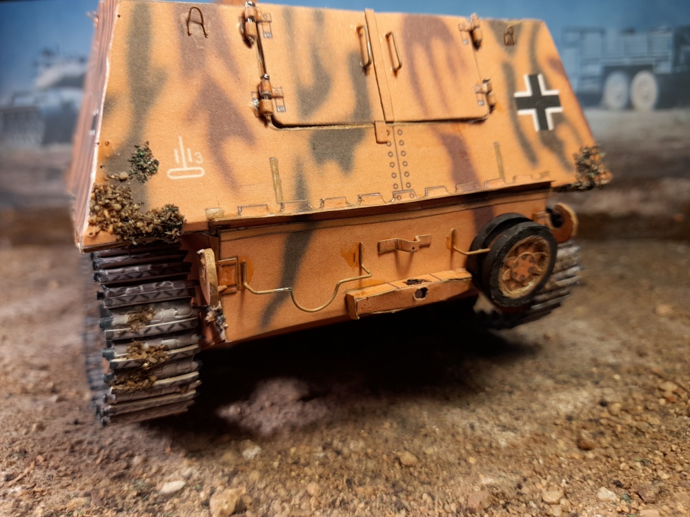 SD KFZ 165 Hummel (Plná velikost v novém okně) SD KFZ 165 Hummel