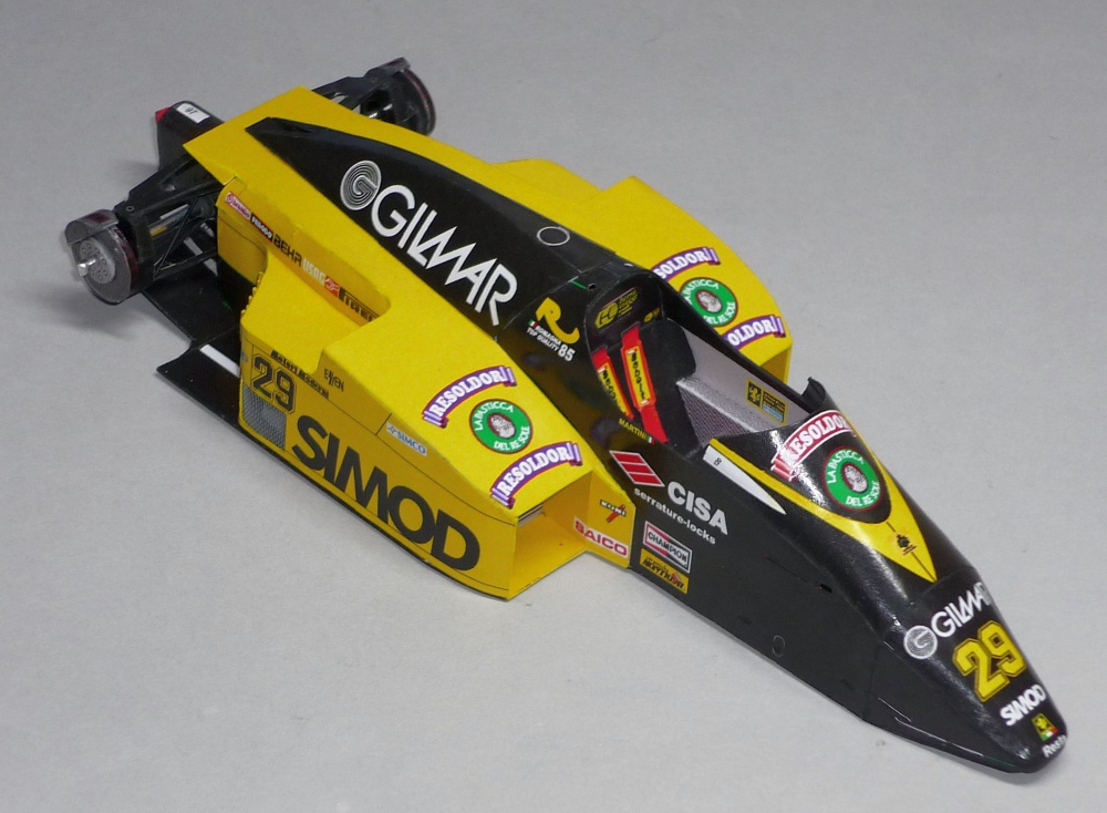 Minardi M185 - Pierluigi Martini - GP San Marina 1985 (Plná velikost v novém okně) Minardi M185 - Pierluigi Martini - GP San Marina 1985