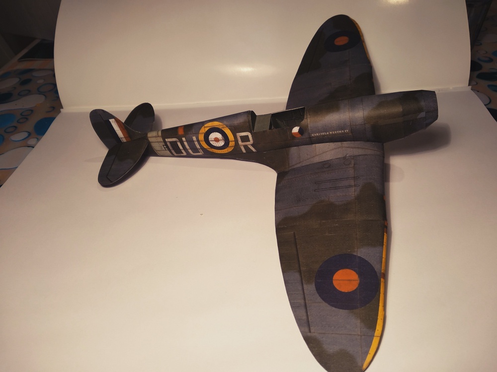 Spitfire Mk.IIa (Plná velikost v novém okně) Spitfire Mk.IIa
