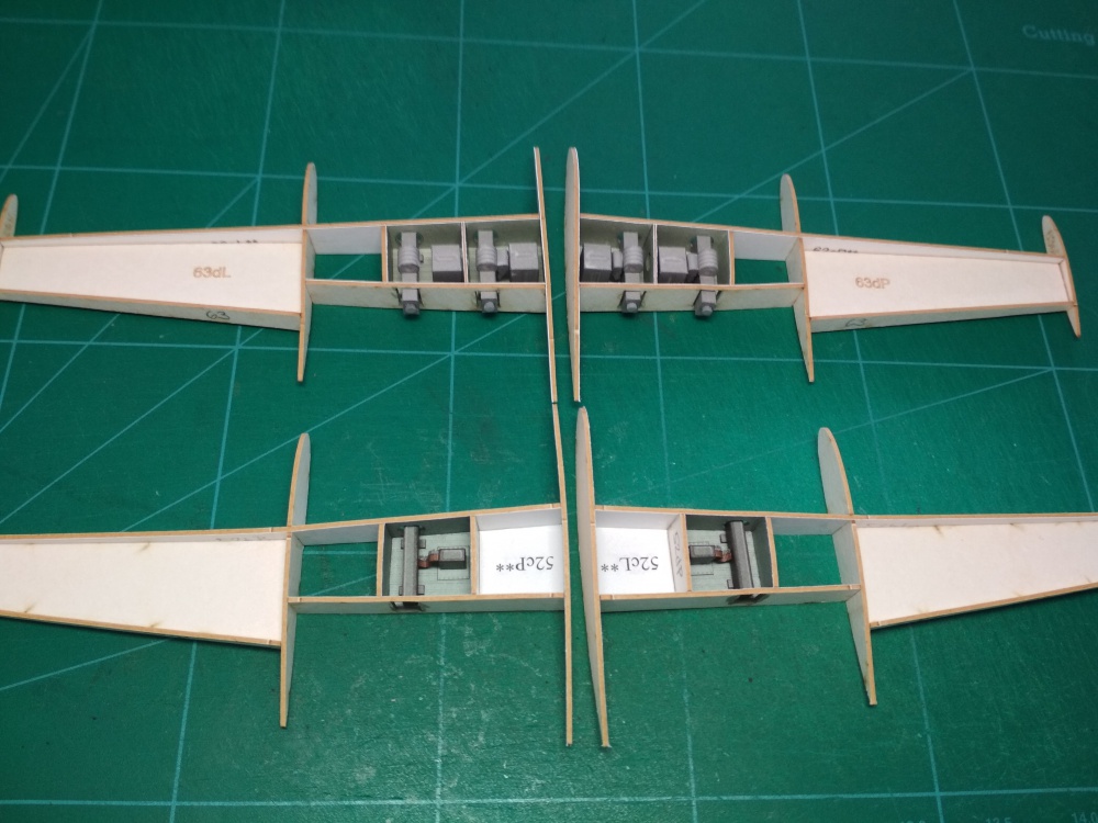 Hawker Hurricane Mk. IID + IIC (Plná velikost v novém okně) Hawker Hurricane Mk. IID + IIC