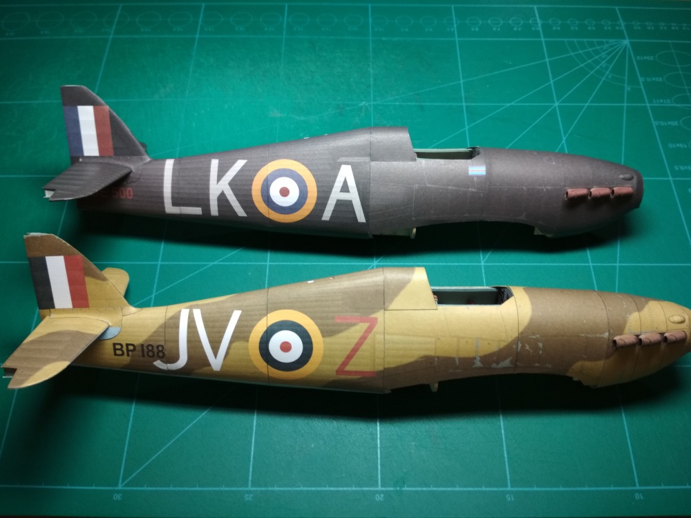 Hawker Hurricane Mk. IID + IIC (Plná velikost v novém okně) Hawker Hurricane Mk. IID + IIC