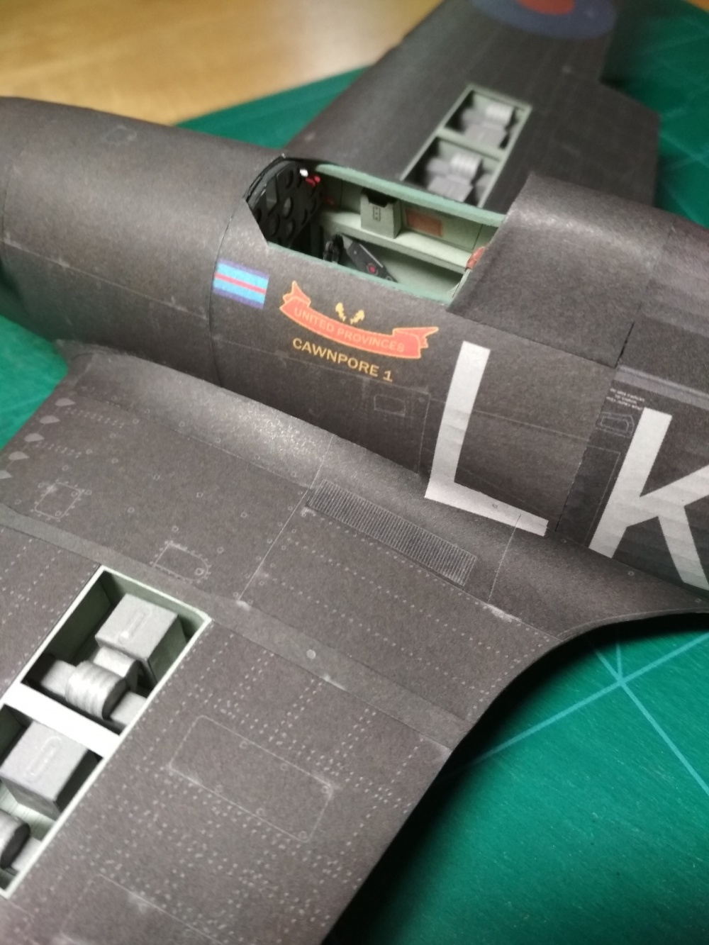 Hawker Hurricane Mk. IID + IIC (Plná velikost v novém okně) Hawker Hurricane Mk. IID + IIC