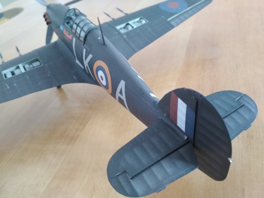 Hawker Hurricane Mk. IID + IIC (Plná velikost v novém okně) Hawker Hurricane Mk. IID + IIC