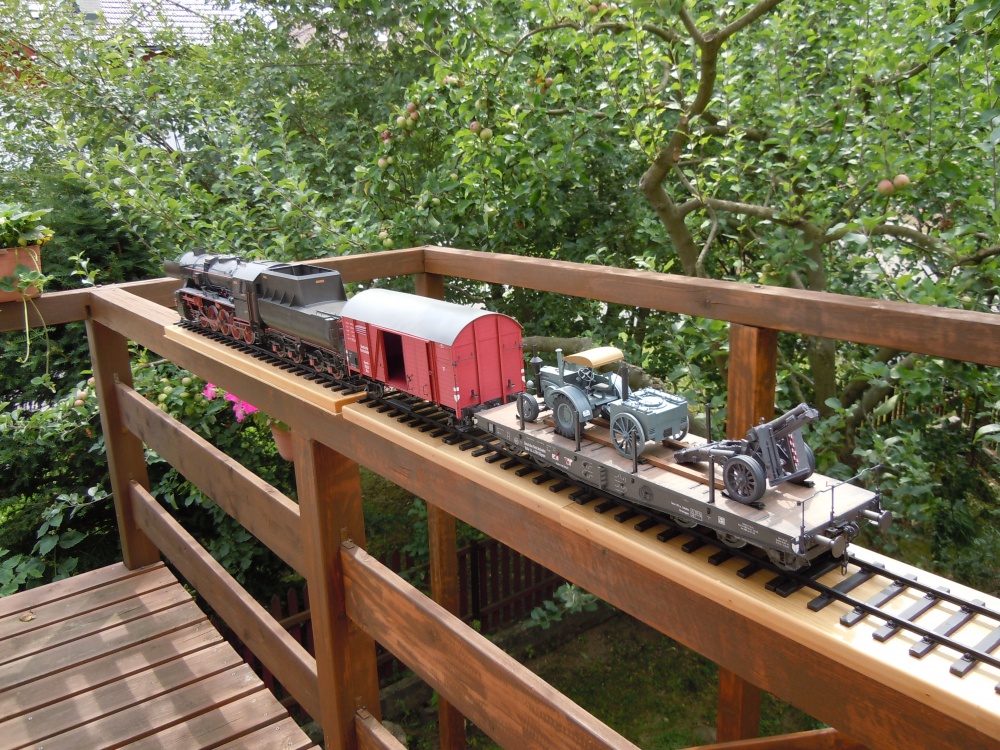 403586