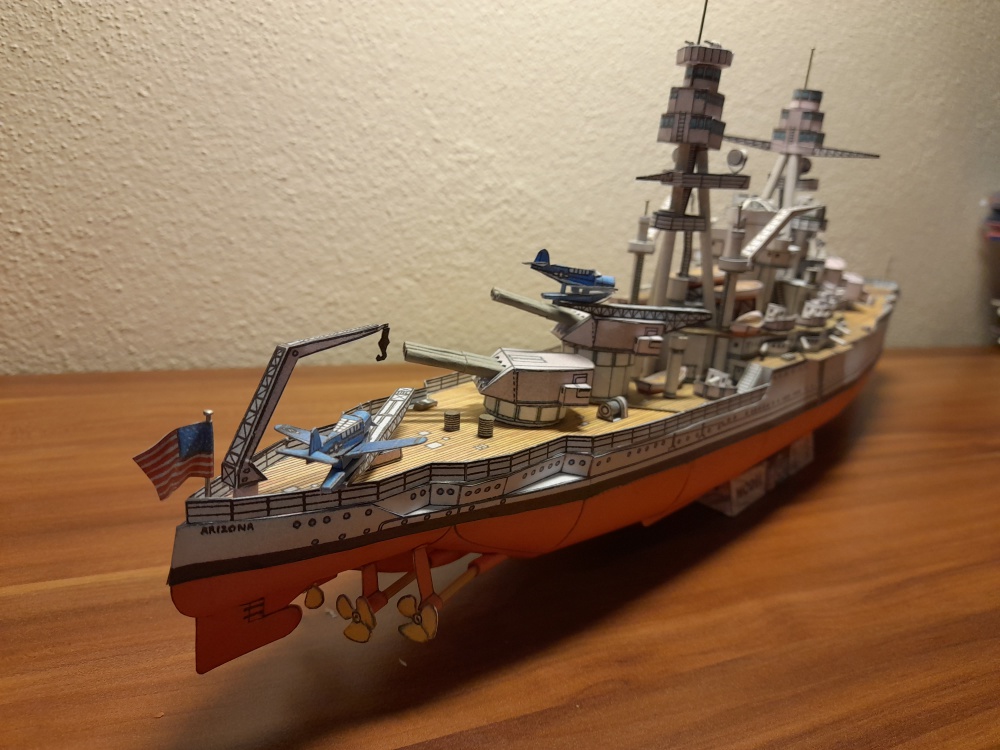 405601