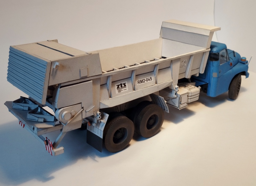 412553