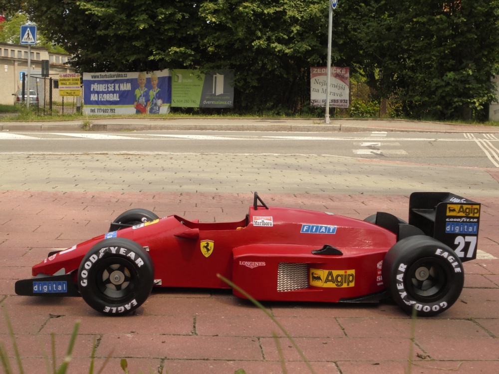 Ferrari F1 / 87 tipo 638 turbo (Plná velikost v novém okně) Ferrari F1 / 87 tipo 638 turbo