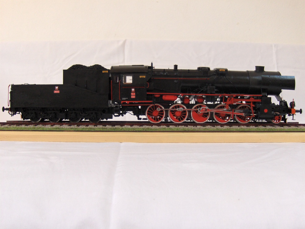 394569
