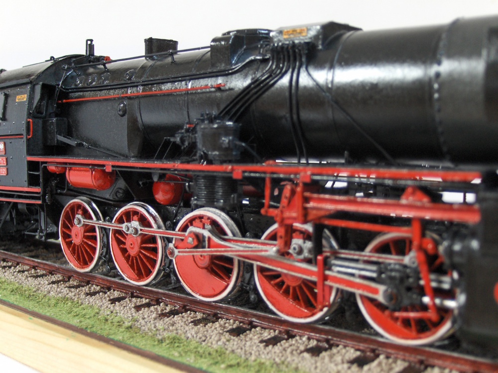 394577