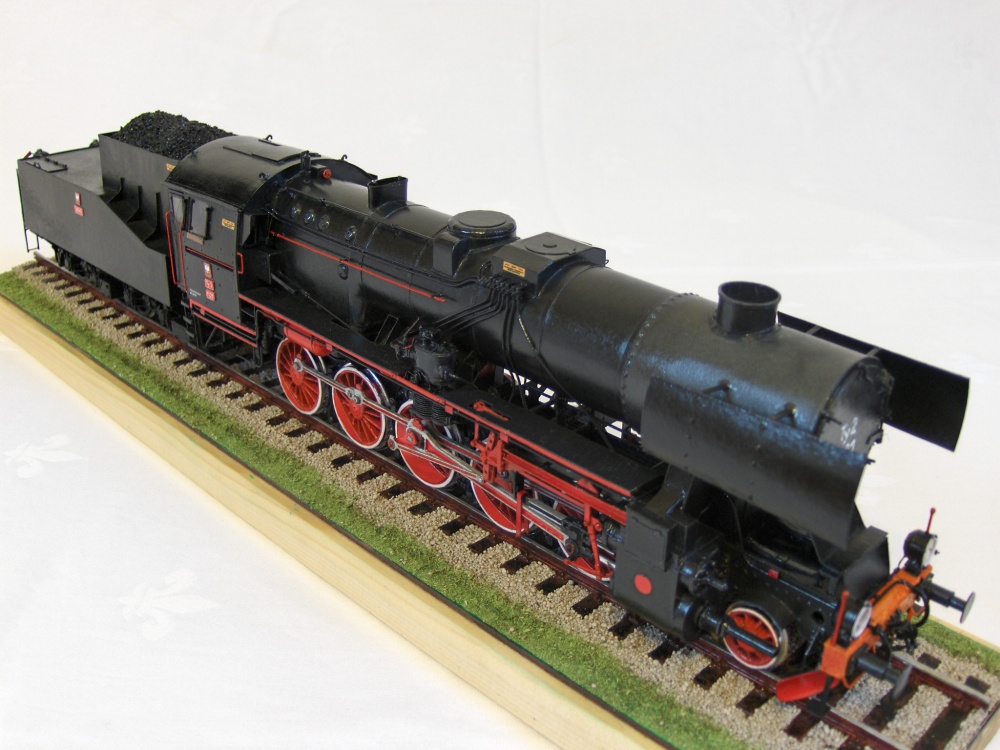 394585