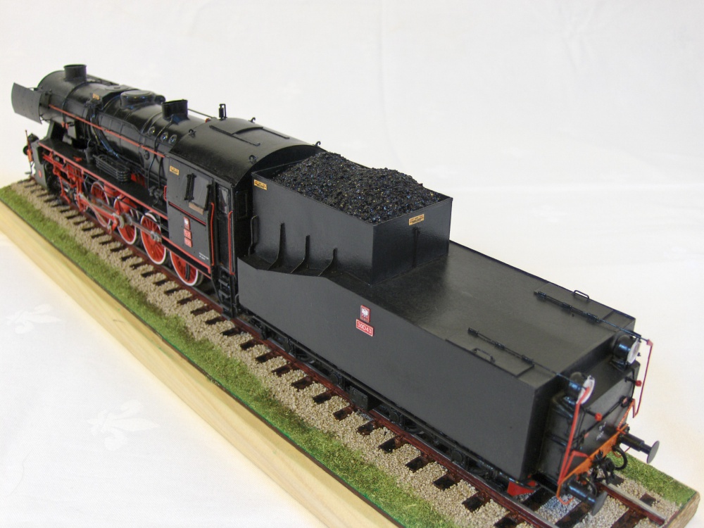 394587