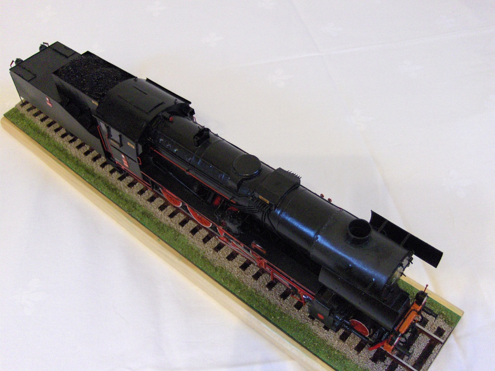 394589