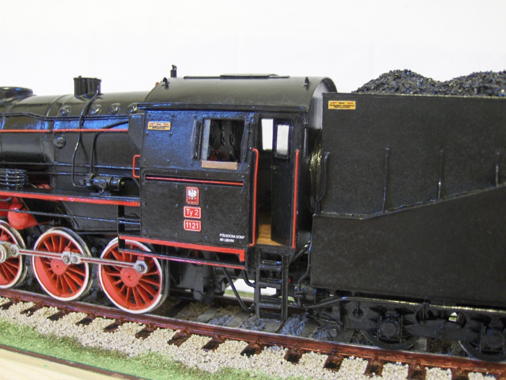 394590
