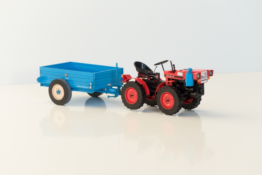 Agrostroj TK-4K-14 s nástroji (Plná velikost v novém okně) Agrostroj TK-4K-14 s nástroji