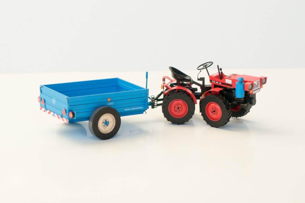 Agrostroj TK-4K-14 s nástroji (Plná velikost v novém okně) Agrostroj TK-4K-14 s nástroji