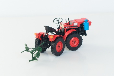 Agrostroj TK-4K-14 s nástroji Agrostroj TK-4K-14 s nástroji