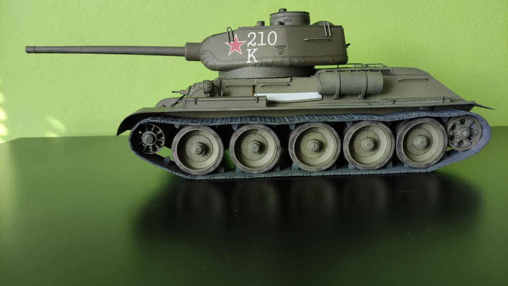 T-34/85 (Plná velikost v novém okně) T-34/85