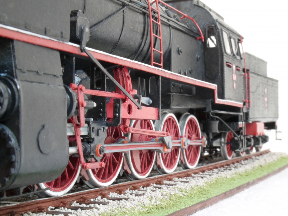 394858