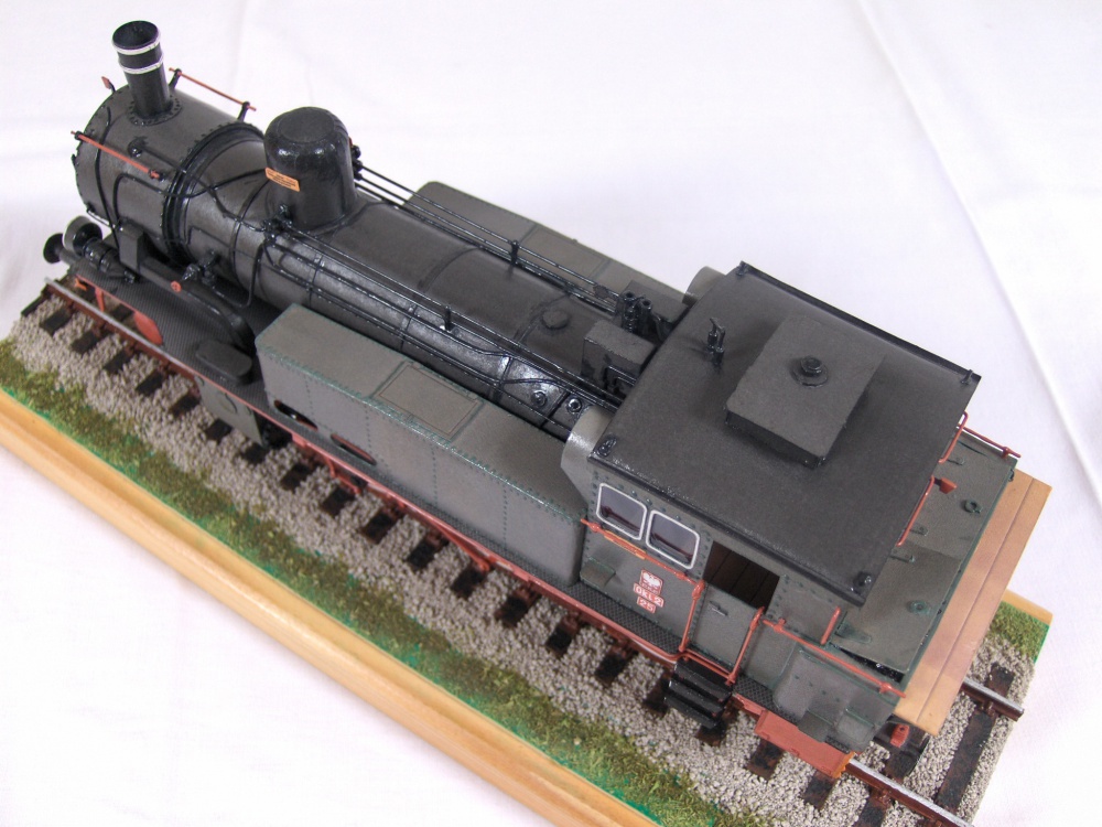 394943