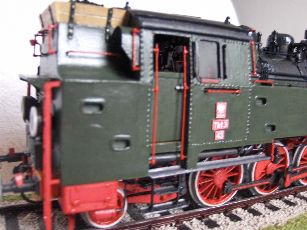 394979