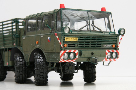 Tatra 813 8x8 vojenský valník,tahač + Transporta P32 Tatra 813 8x8 vojenský valník,tahač + Transporta P32