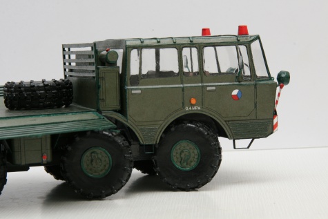 Tatra 813 8x8 vojenský valník,tahač + Transporta P32 Tatra 813 8x8 vojenský valník,tahač + Transporta P32