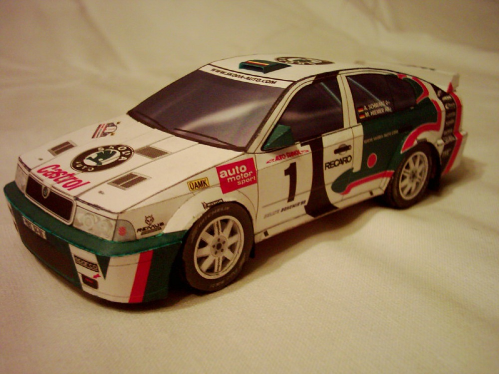 Rallye auta (Plná velikost v novém okně) Rallye auta