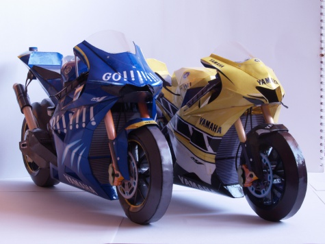 Yamaha YZR - M1 + Rossi Yamaha YZR - M1 + Rossi