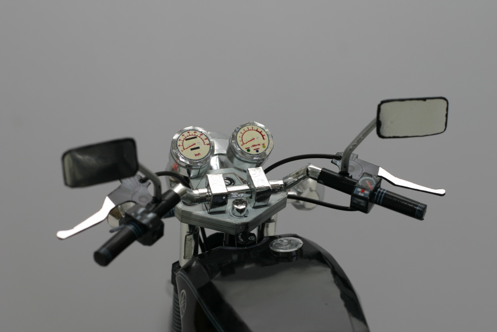 Yamaha SR 400 (Plná velikost v novém okně) Yamaha SR 400
