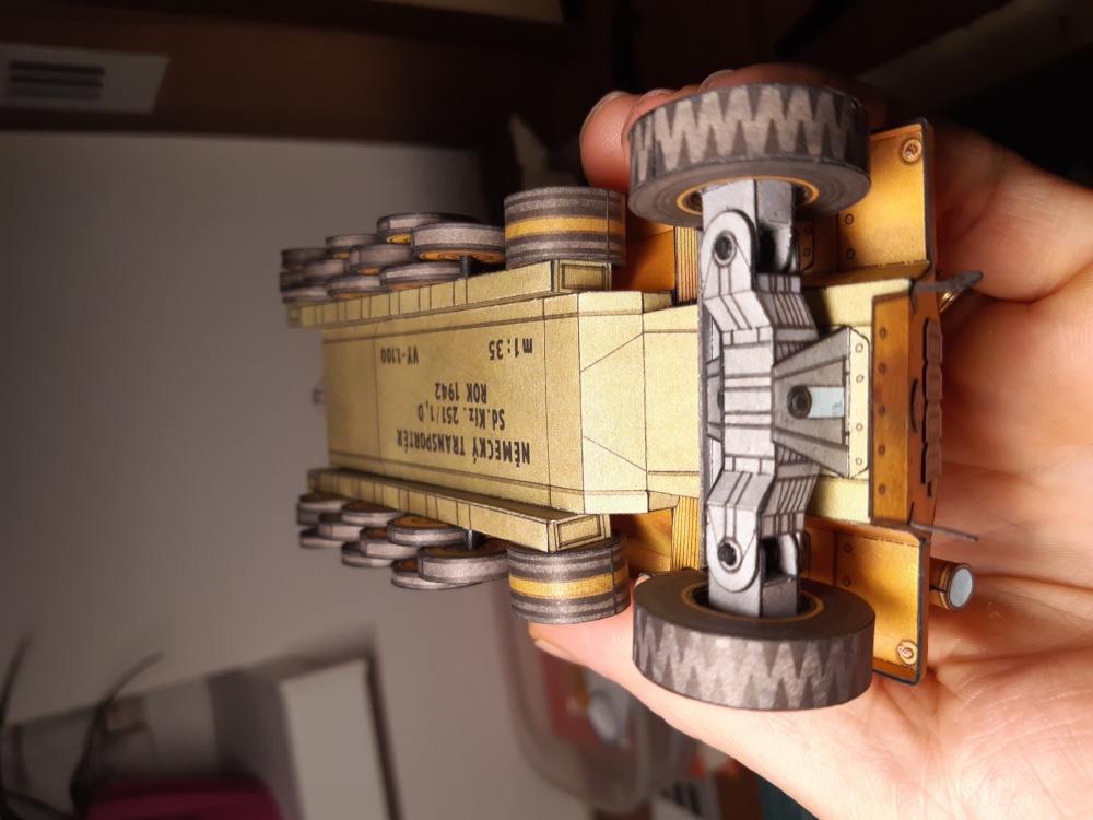 Německý transporter Sdkfz 251/1 D, ZKV (Plná velikost v novém okně) Německý transporter Sdkfz 251/1 D, ZKV