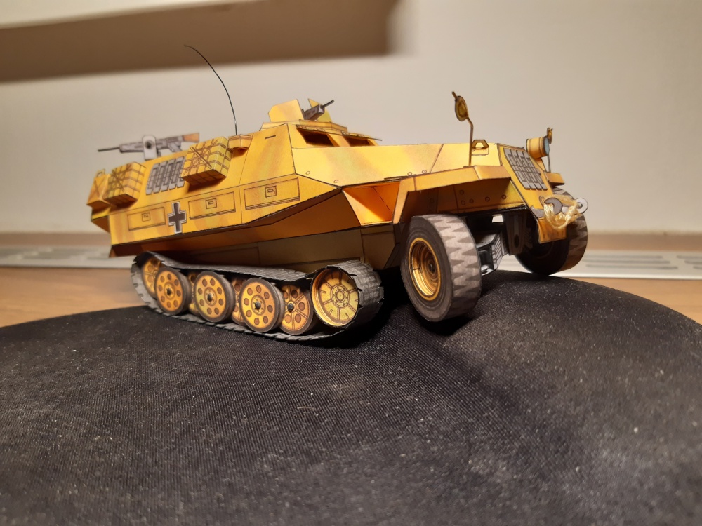Německý transporter Sdkfz 251/1 D, ZKV (Plná velikost v novém okně) Německý transporter Sdkfz 251/1 D, ZKV