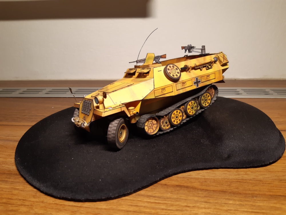 Německý transporter Sdkfz 251/1 D, ZKV (Plná velikost v novém okně) Německý transporter Sdkfz 251/1 D, ZKV
