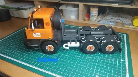 TATRA 815-2 NTH 6x6 s posypovou nádstavbou SYKO-5M a sněhovou radlicí TATRA 815-2 NTH 6x6 s posypovou nádstavbou SYKO-5M a sněhovou radlicí
