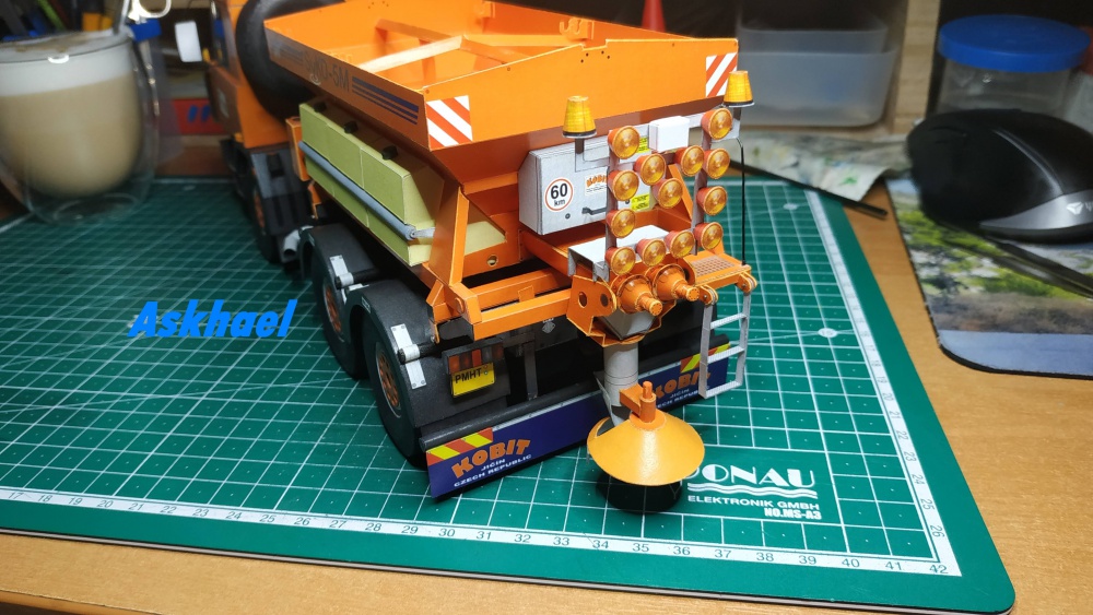 411992
