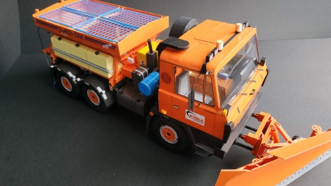 TATRA 815-2 NTH 6x6 s posypovou nádstavbou SYKO-5M a sněhovou radlicí TATRA 815-2 NTH 6x6 s posypovou nádstavbou SYKO-5M a sněhovou radlicí