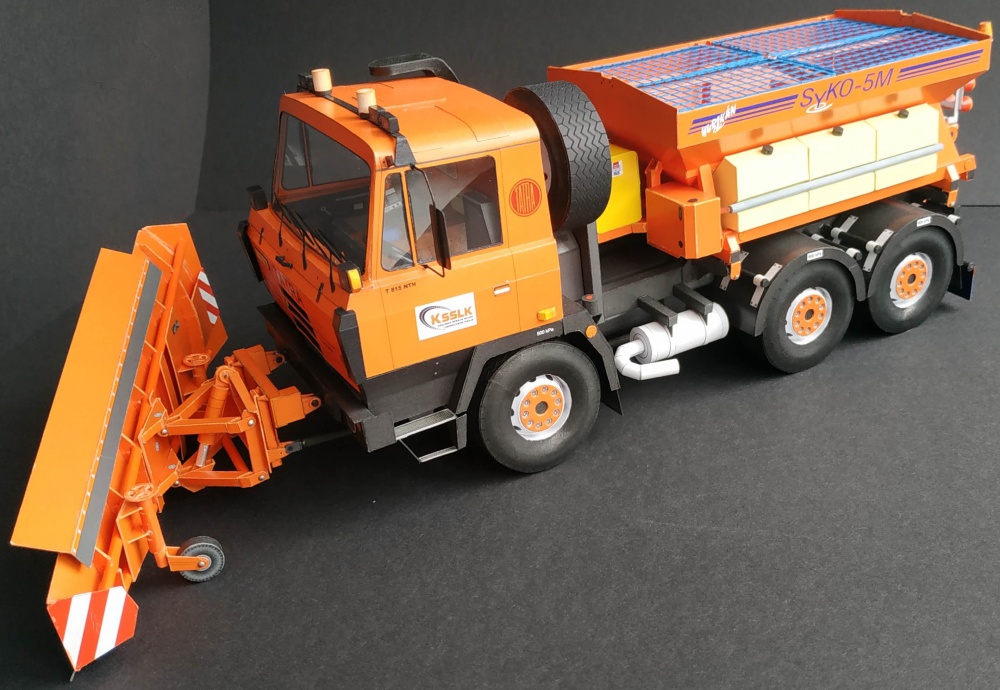 TATRA 815-2 NTH 6x6 s posypovou nádstavbou SYKO-5M a sněhovou radlicí (Plná velikost v novém okně) TATRA 815-2 NTH 6x6 s posypovou nádstavbou SYKO-5M a sněhovou radlicí
