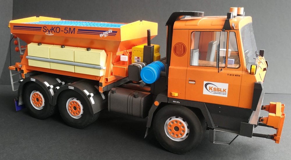 TATRA 815-2 NTH 6x6 s posypovou n�dstavbou SYKO-5M a sn�hovou radlic�