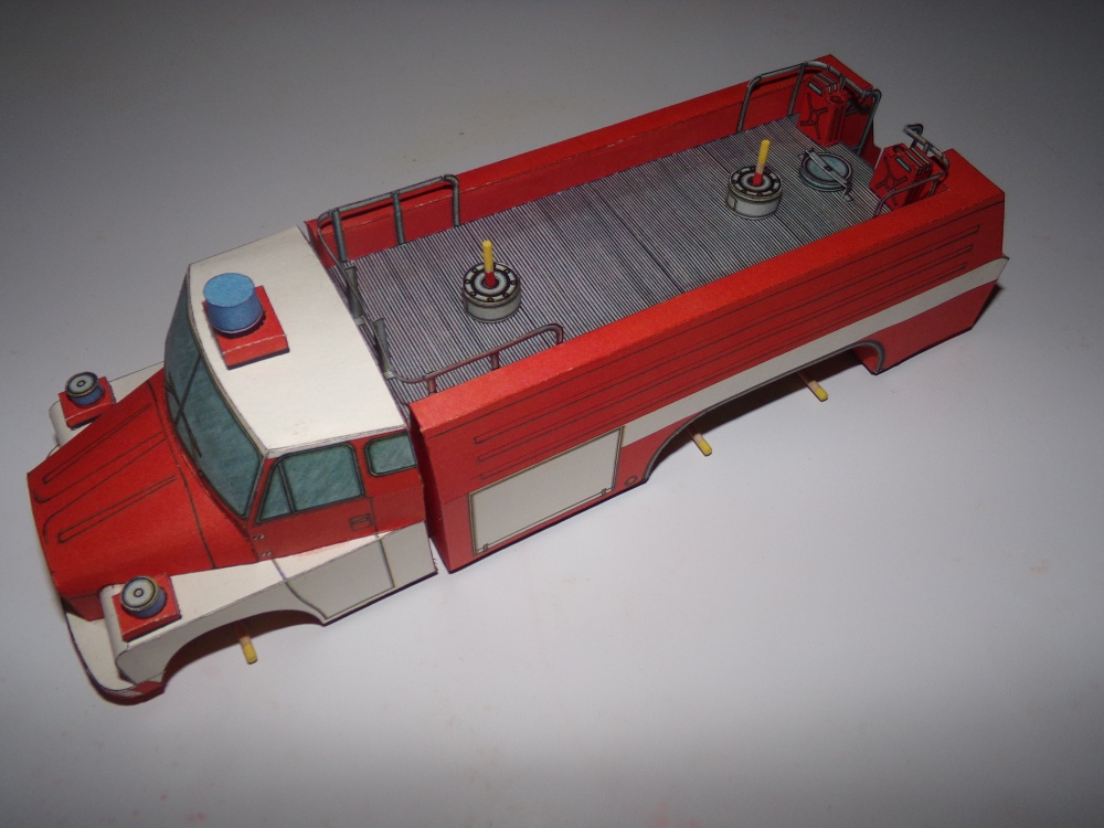 Cisternov� st��ka�ka CAS 32-T 148 a vysokozdvi�n� po��rn� plo�ina PP27-1 modely z ABC vs Ripper Works Richard V��kovsk�/MUDr. Jan Bruthans m 1:32