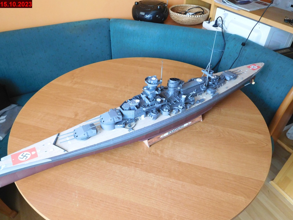 423767