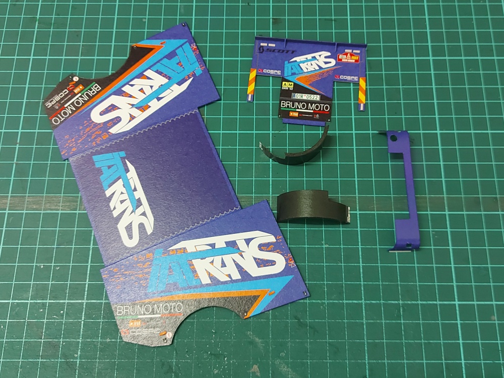 405483