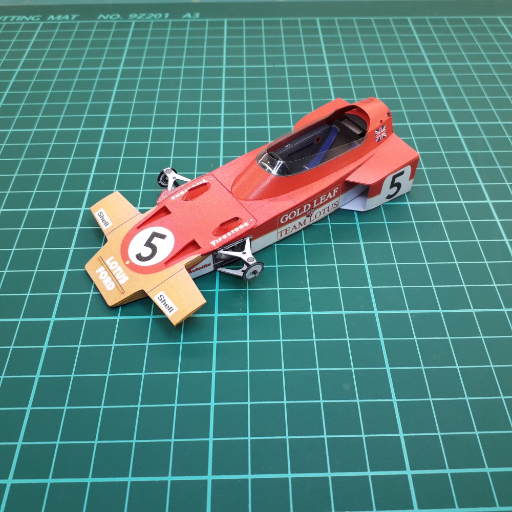 405558