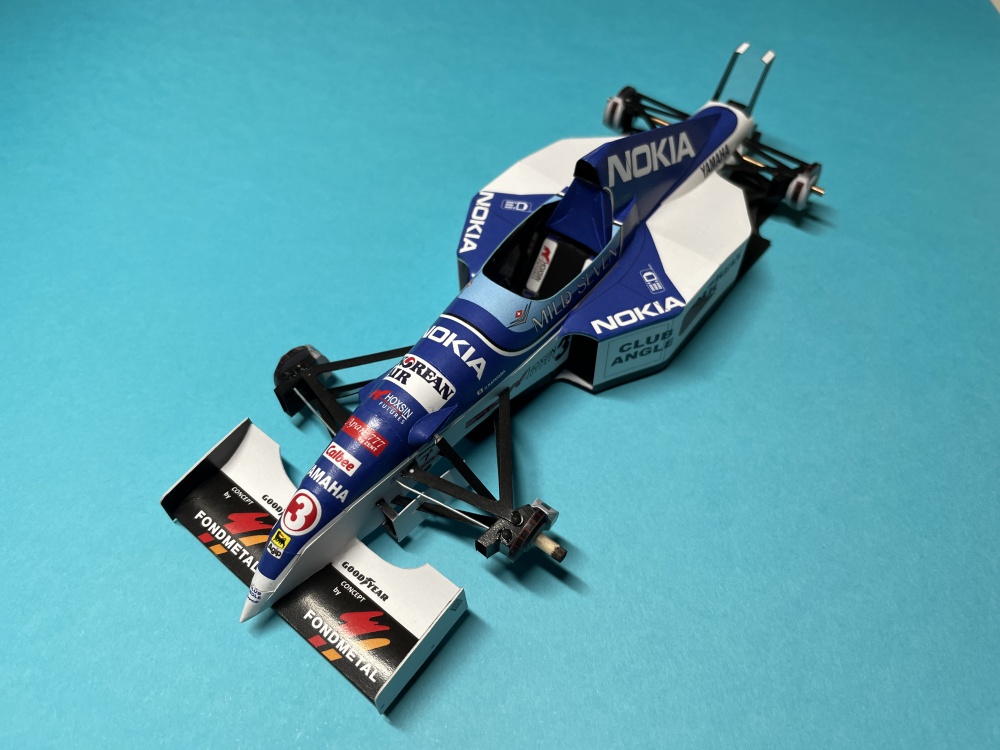 404560